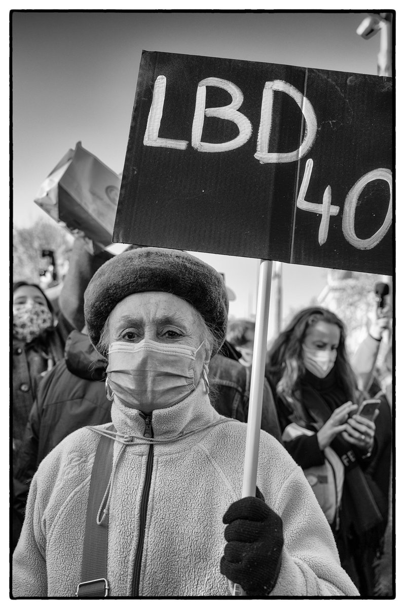 matthieuponchel's tweet image. Hier, j'ai vu des gens de tous âges, de tous horizons, surement de tous bords politiques. Nous nous indignions ensemble et clamions stop à la dérive fascisante du pouvoir et de son bras armé, sa police.

#marchesdeslibertes #JusticePourMichel #25novembre