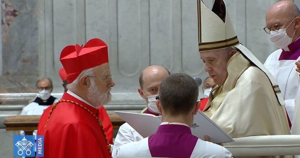 En una sobria y emotiva ceremonia en la Basilica de San Pedro el Papa Francisco ha investido cardenal el Arzobispo de Santiago Celestino Aòs. Embajdo Octavio Errázuriz participó en la ceremonia acompañando a nuestro nuevo cardenal.