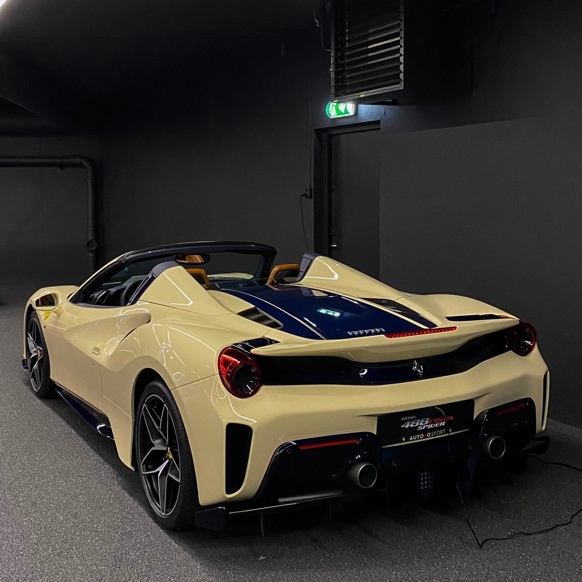 Earlsimxx tweet picture