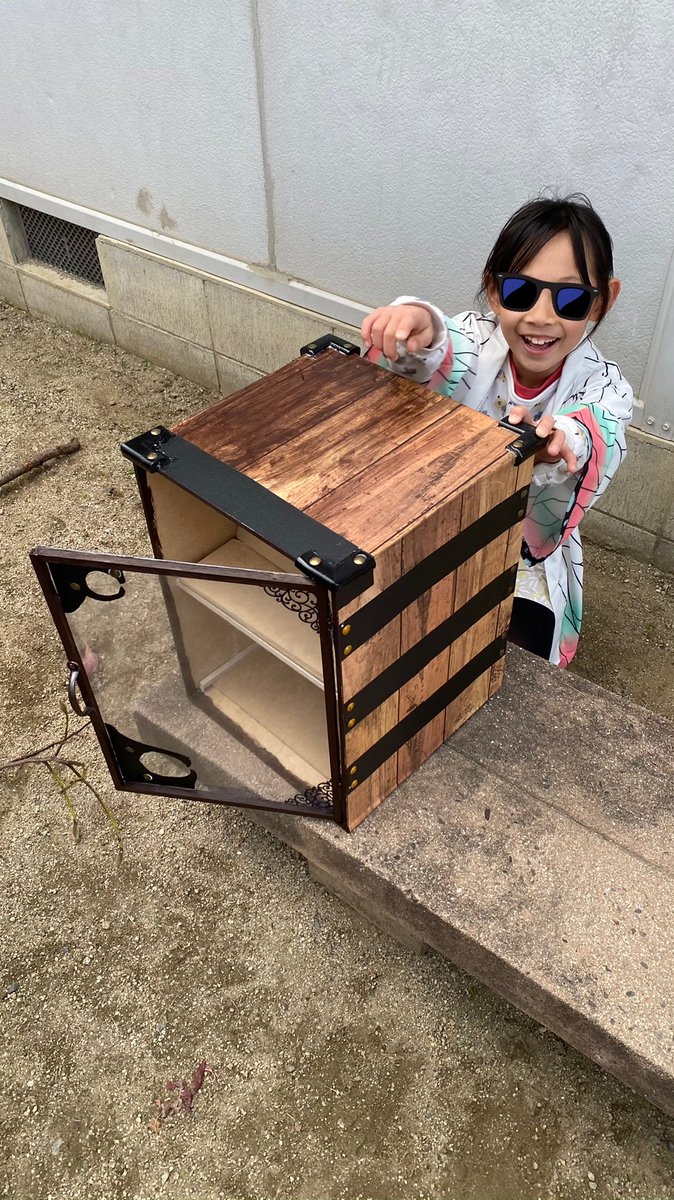 JyoBassFishing's tweet photo. 気合いだけで作った禰豆子の箱風
100均コーデおしゃれっしょ❗️
扉をクリアにしたのは、いつの日か鬼滅の刃全巻集めて封印する❗️ https://t.co/hdsPwp7MV8