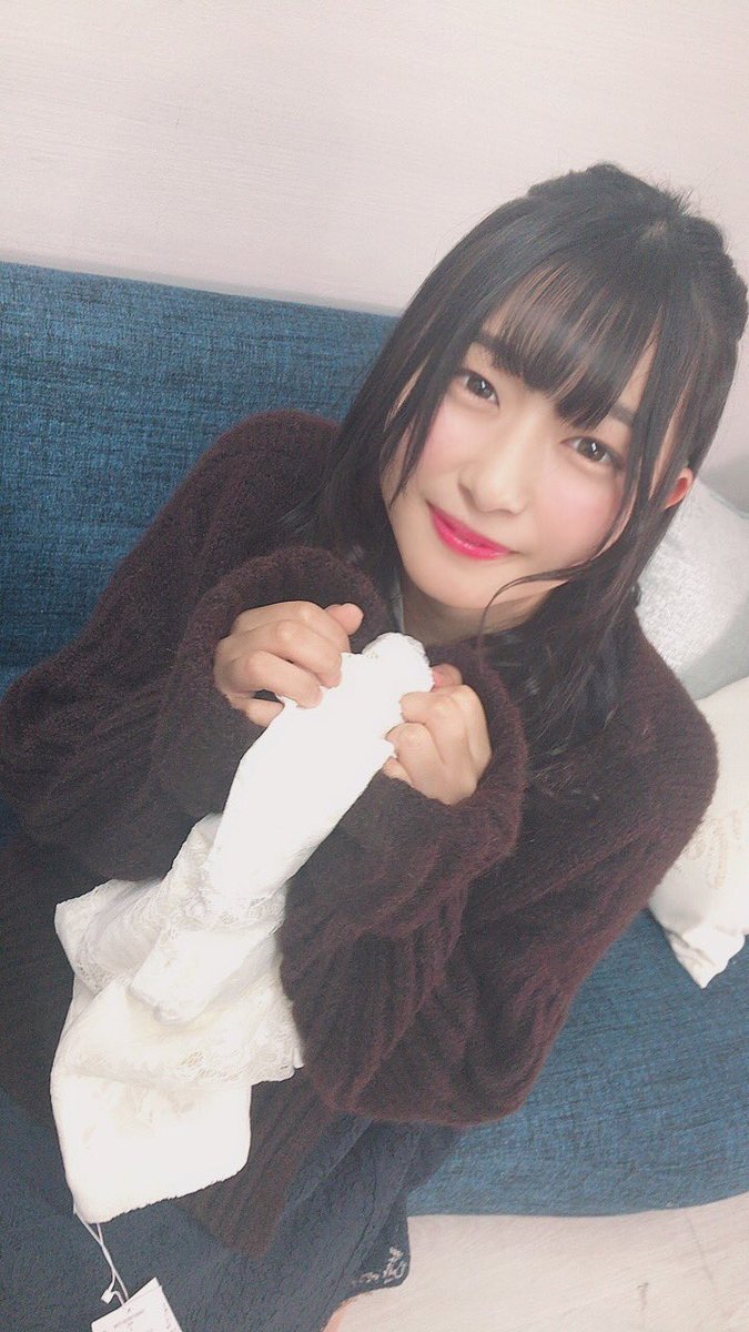 yurikatsupa's tweet image. めちゃくちゃ幸せです……
ニットとスカートを頂きました…✨
着てみた〜！！どう〜？？💕