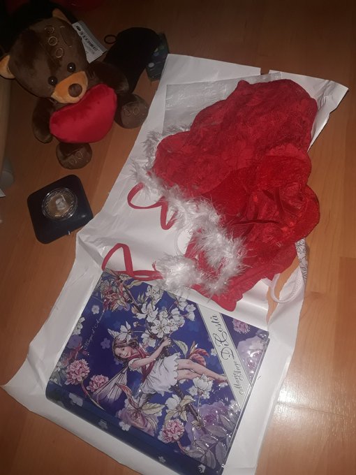 K&ouml;sz&ouml;n&ouml;m sz&eacute;pen hogy ilyen sokan gondoltatok r&aacute;m sz&uuml;lcsim alkalm&aacute;b&oacute;l nagyon j&oacute;lesik 🤗😚 Ez nem mind ajib&oacute;l<a href="/tag/szoliz%C3%A1sk%C3%B6zben"class="tags"><span>#szoliz&aacute;sk&ouml;zben</span></a>