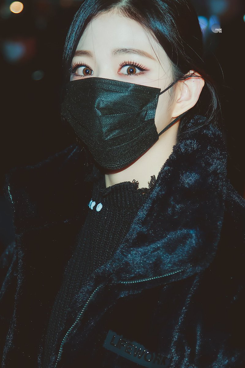 fromis_pics's tweet photo. chaeyoung [+] #이채영
    ↳ 201125 → © fade in https://t.co/iQD4MrLYDR