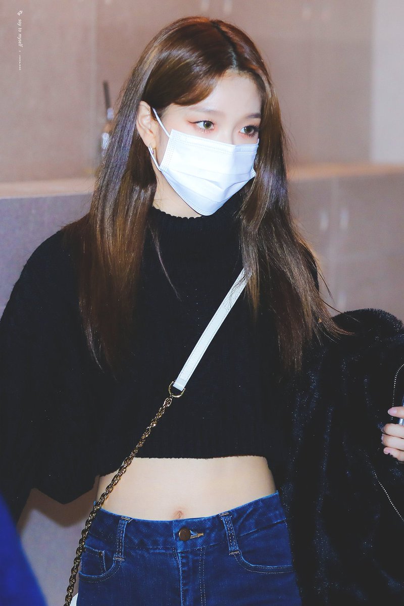 fromis_pics's tweet photo. seoyeon [+] #이서연
    ↳ 201125 → © say to myself https://t.co/XUvXBOioFE