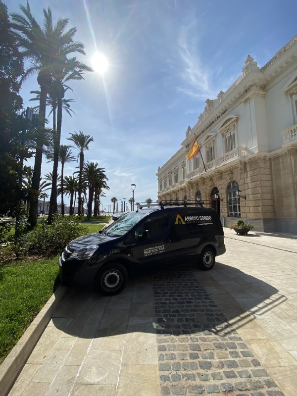 MCCartagena_ct's tweet photo. 🤔 @NoeliaArroyoHer no se baja el sueldo mientras su empresa familiar ‘colecciona’ contratos de @PuertodeCtg 

🎙️ @mjsoler_ct: “La vicealcaldesa se ha convertido en la líder de un Gob. aprovechado que atenta contra los cartageneros”

#AsfixianCartagena

▶️ https://t.co/CNuAwGeG0U https://t.co/8bn64RzU2c