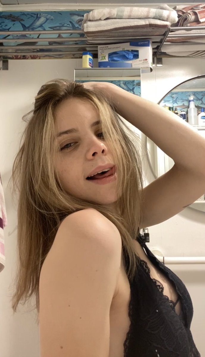 _felicityroper's tweet photo. Mm I feel good rn😜 https://t.co/Rkqzva89nw