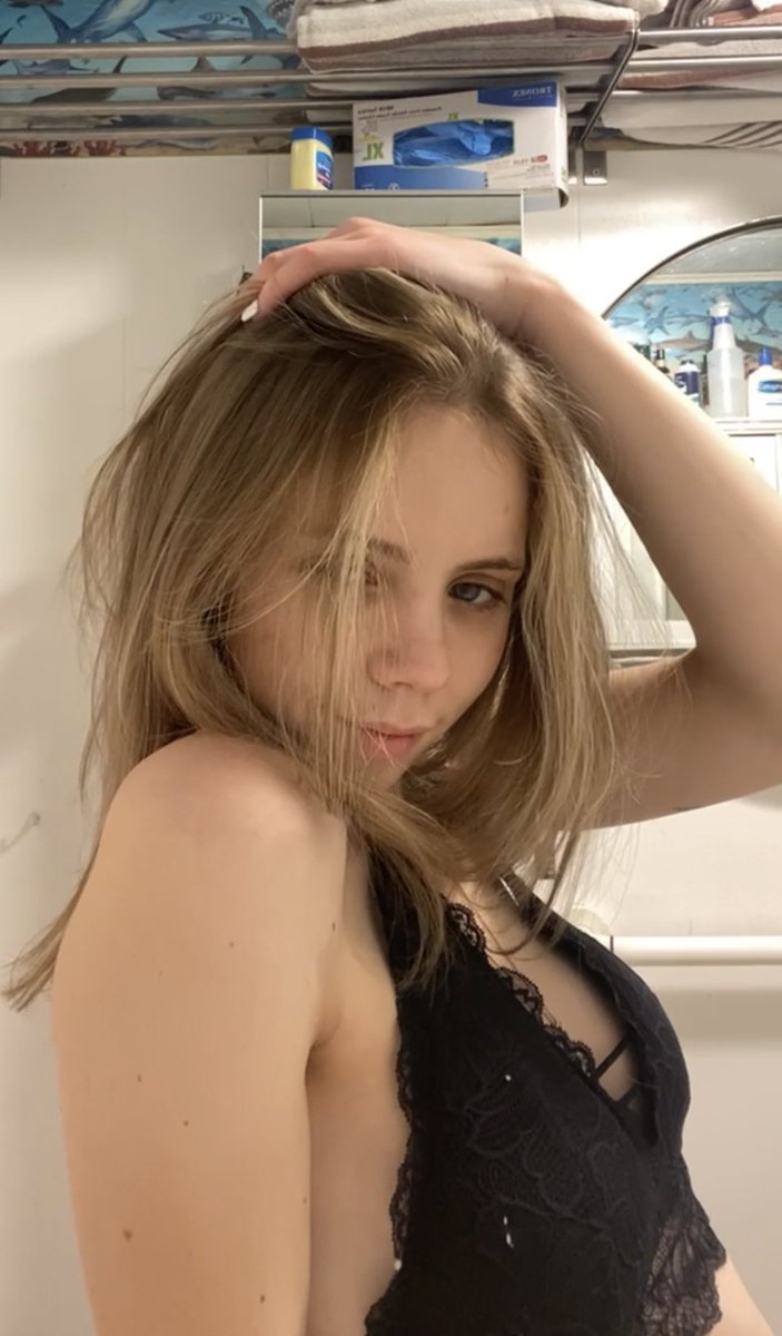 _felicityroper's tweet photo. Mm I feel good rn😜 https://t.co/Rkqzva89nw