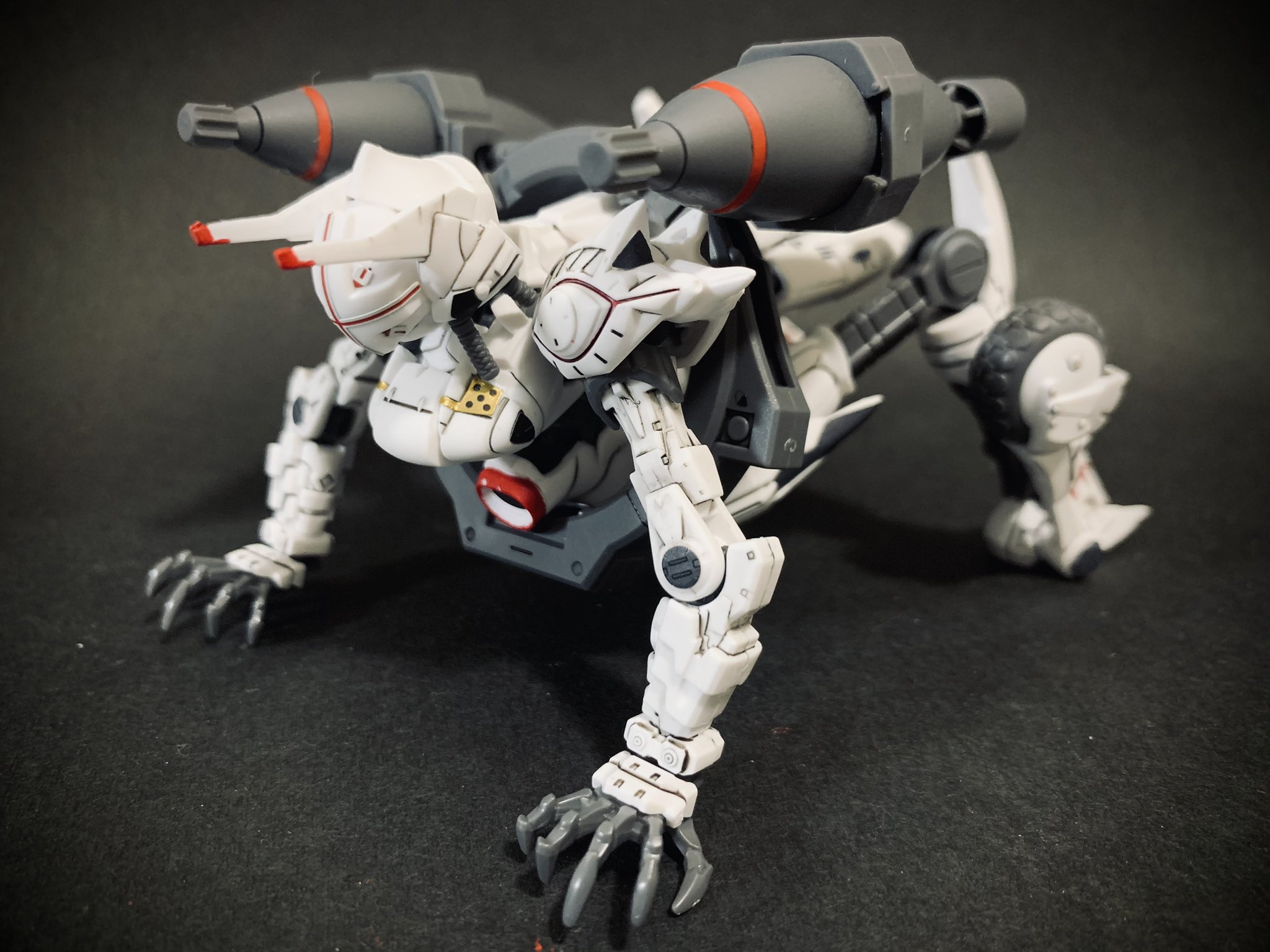 焼きビーフン プラモ垢 1 35 アレクサンダ アキト機 コードギアス 亡国のアキト インセクトモードでの写真も撮ってみました このナイトメアフレームの見所は昆虫形態に変形するんです ナイトメアフレームで変形するのも珍しいのに昆虫形態なんて斬新