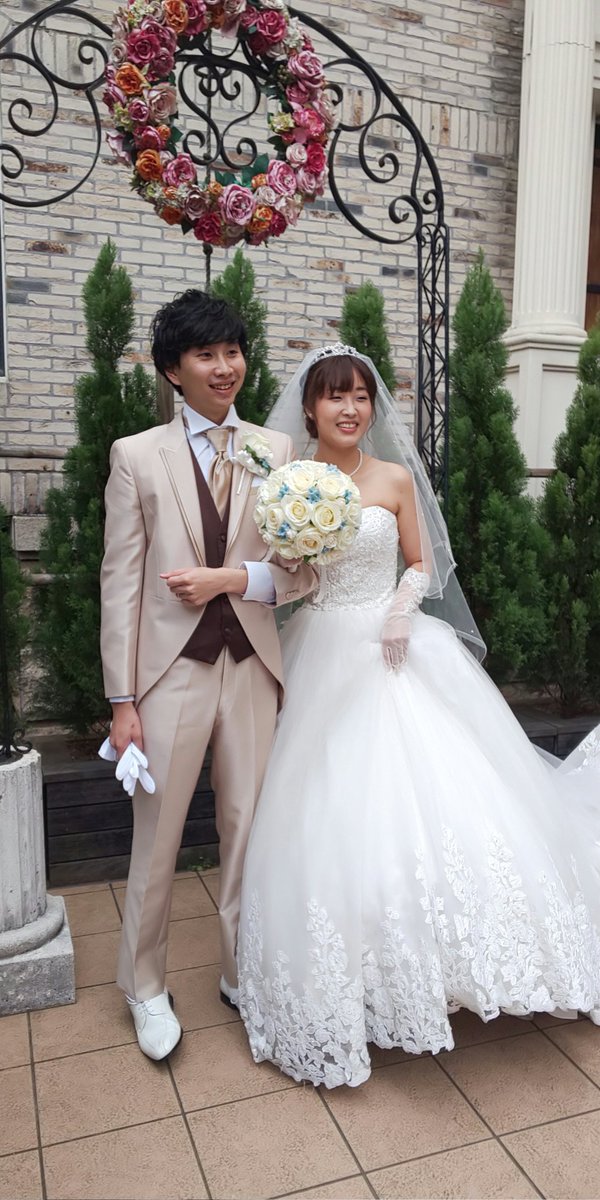 あらき由美子 今日は長女の挙式でした 新型コロナ感染者が増えている中で 夏の予定を延期し 無事披露宴まで終えることができて良かったです 娘の小中高校時代の友人が来てくれ 子ども時代の記憶がよみがえりました なんと言っても健康で今日の日を迎え