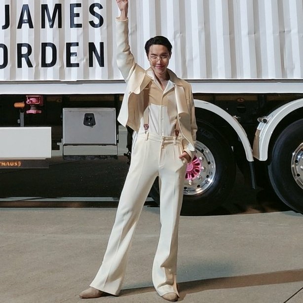 the babie in suspenders :(