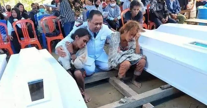 MelodyOfPrayer's tweet photo. Turut berduka cita sedalam2nya 😭😭

Kepada keluarga korban ... Kami mengucapkan turut berbelasungkawa yang sedalam2nya.

Semoga keluarga korban tabah dan kuat menghadapi kejadian memilukan ini. 
Semoga Tuhan Yesus menyertai dan menolong kita. ~ BS
#PrayForSigi https://t.co/fsqb9cgcyQ