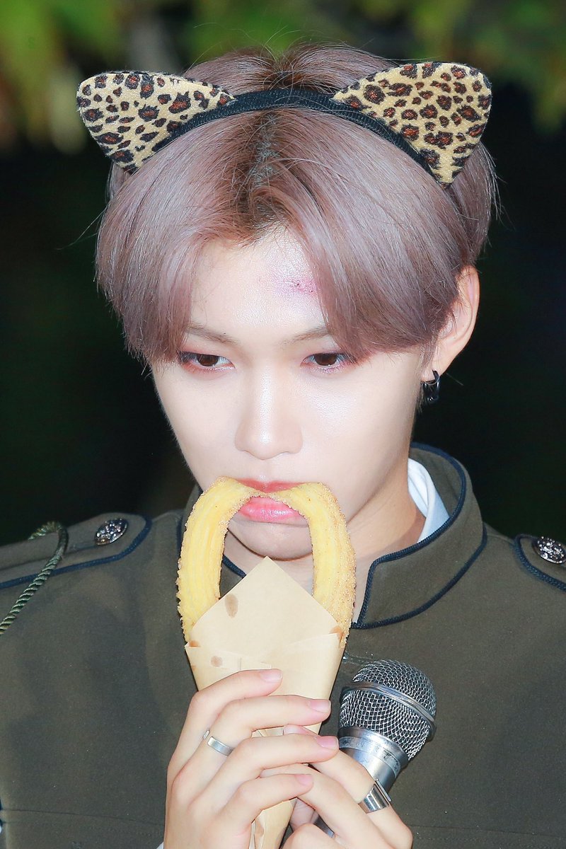 feIixpic's tweet photo. 191020 ( CUTE ) https://t.co/3t8vBC2V5V