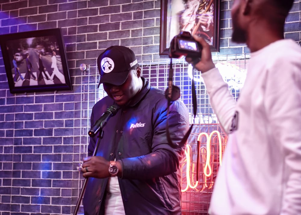 dareal_snow's tweet photo. The atmosphere at the "Breakfast" show yesterday morning was filled with pure and undiluted energy.
Big Shout Out To Everyone Who Showed Me Love β€ Love y'all right back.
#SnowflakeThaMagnificent #StraightFaceGang #FatBoyEverything https://t.co/JJKQky0FoQ