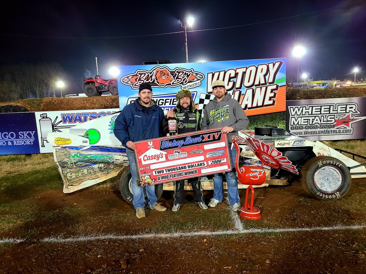 Closed out 2020 with feature win #26 in the mod tonight <a href="/caseysgenstore/">Casey's</a> #turkeybowl XIV presented by <a href="/badboymowers/">Bad Boy</a> <a href="/SGFRaceway/">Springfield Raceway</a>!  #sbchassis #back2back #showmedirt