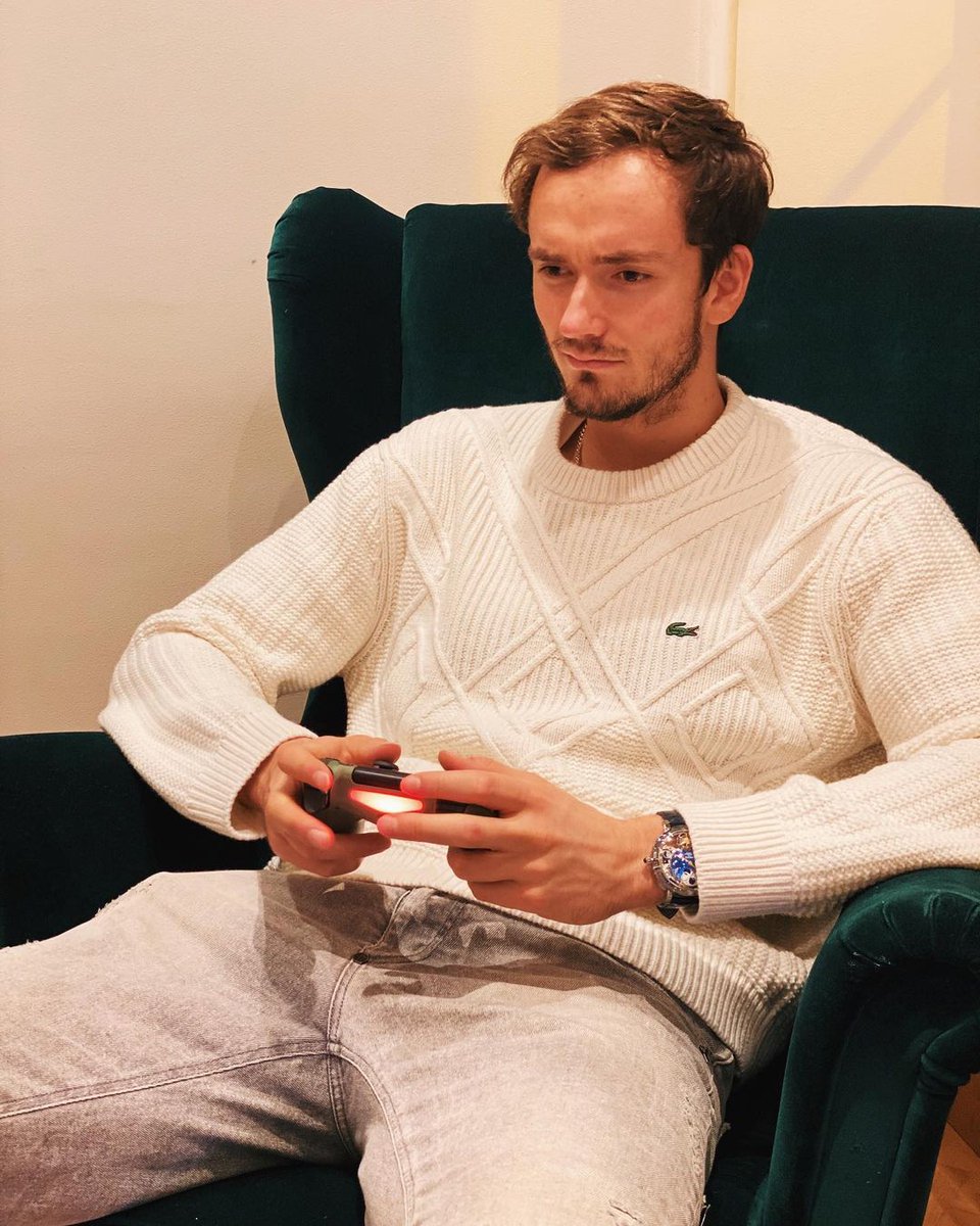 Daniil Medvedev's pure joy after he just finished Call of Duty.
(📸 @DaniilMedwed) https://t.co/RzbIaqw96Q