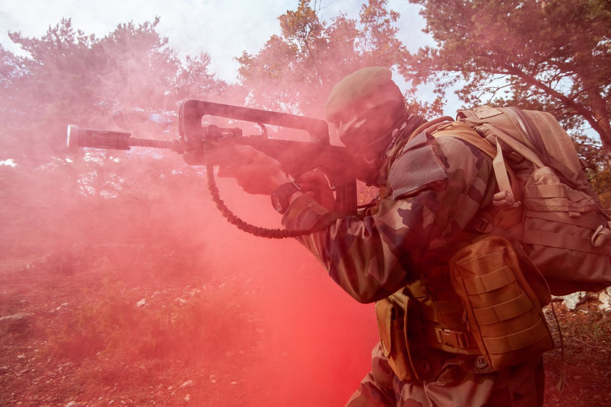 GardeNatFR's tweet photo. 📸Votez pour la #PhotoDuMois !
1. Présentation au drapeau de la FMIR @Armee_de_lair sur la #BA126 Ventiseri-Solenzara
2. Les réservistes du @Chefdecorps1REC au combat à #Canjuers
3. Entrainement à l'ordre serré de la #PMS @MarineNationale à #Houilles
À vos claviers ! ⬇️ https://t.co/MaUAbUkcup
