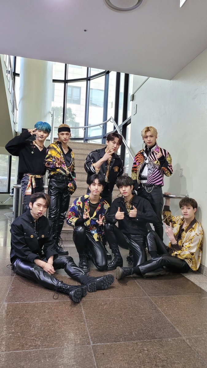 Stray_Kids's tweet photo. [스키지기]
"ALL IN (Korean Ver.)" 첫 음방 무대의 "검색 결과는 PERFECT!"😳🔥
무대에 올인한 스키즈의 무대! 스테이 잘 보셨나요?👍🏻✨
이번 주 올인이랑 쭉! 함께할 생각에 심장이 럼펌펌펌..💖

#StrayKids #스트레이키즈
#ALL_IN
#YouMakeStrayKidsStay
#뮤직뱅크 #MUSICBANK https://t.co/i5G2FK376M