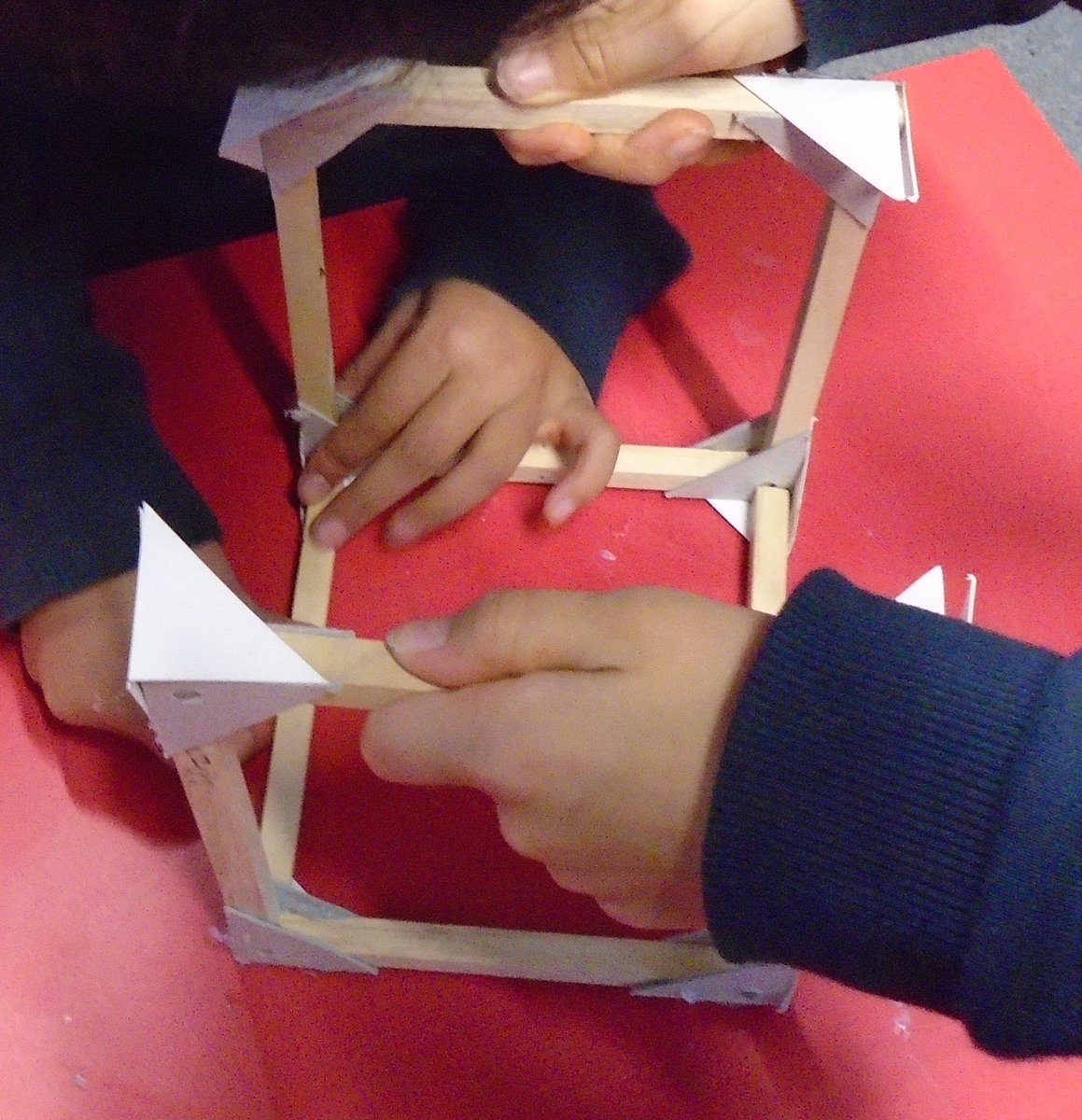 SevenoaksPri's tweet image. The Year 4 illuminated Christmas decorations are coming along nicely. Next stage, is to put together the strips of wood to form a cube structure #SPSValues #teamwork #greatengineering #exciting