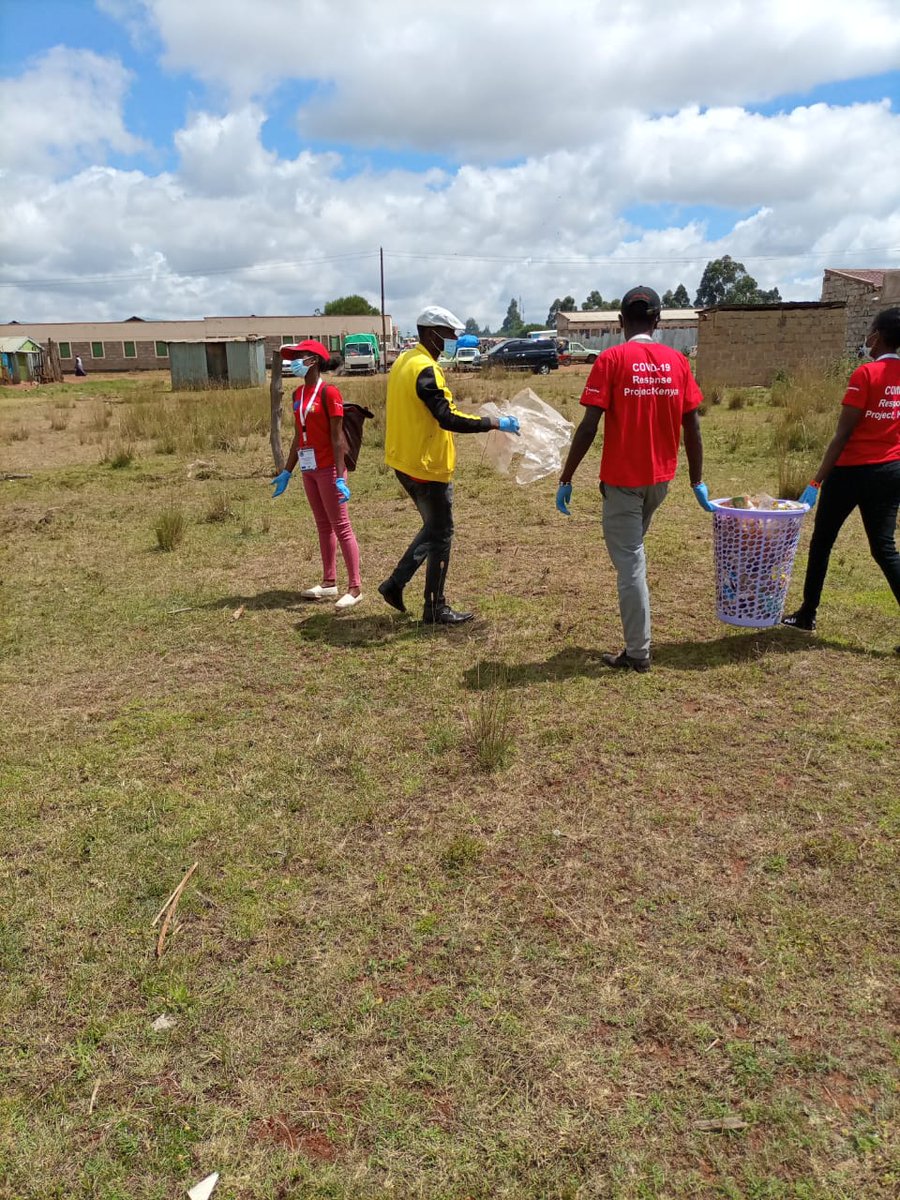BriG45653453's tweet photo. We have grace of strength to work, to clear our cities of any dirt. Let us deny the virus a habitat by ensuring that our environment is clean.
#EUAmrefCleanUpKE
#AngamizaCoronaUg https://t.co/NJxg3ptNhj