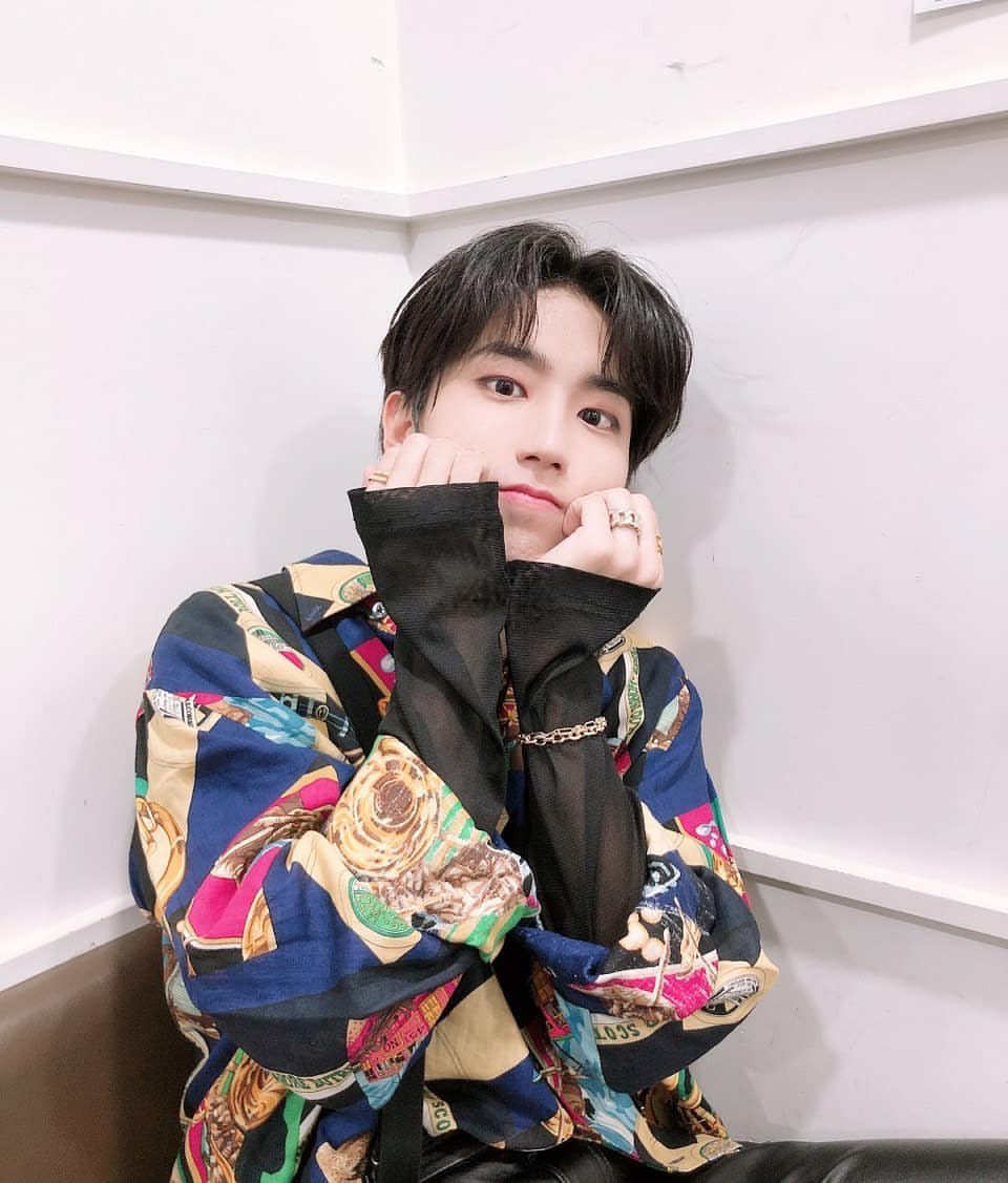 HanJisungFr_Fan's tweet photo. 📸 [PHOTOS] 271120 

1.Mignon
2.Hanche 
3.Lethargique 
4.Chic
Oui...bien... C’est juste comme ça 
Je vous upldoad ça, pas nécessairement pour être complimenter pour avoir pris de belles photos 
#Please #GiveMeCompliments https://t.co/YWKvHgMGtX