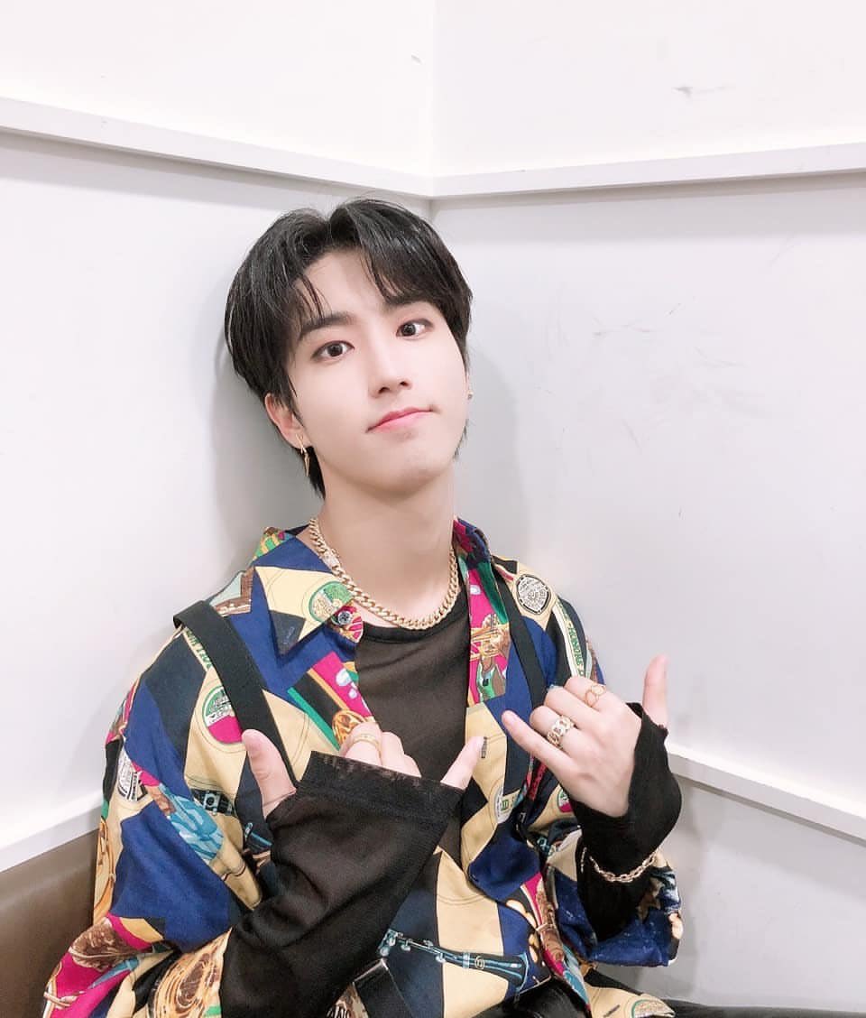 HanJisungFr_Fan's tweet photo. 📸 [PHOTOS] 271120 

1.Mignon
2.Hanche 
3.Lethargique 
4.Chic
Oui...bien... C’est juste comme ça 
Je vous upldoad ça, pas nécessairement pour être complimenter pour avoir pris de belles photos 
#Please #GiveMeCompliments https://t.co/YWKvHgMGtX