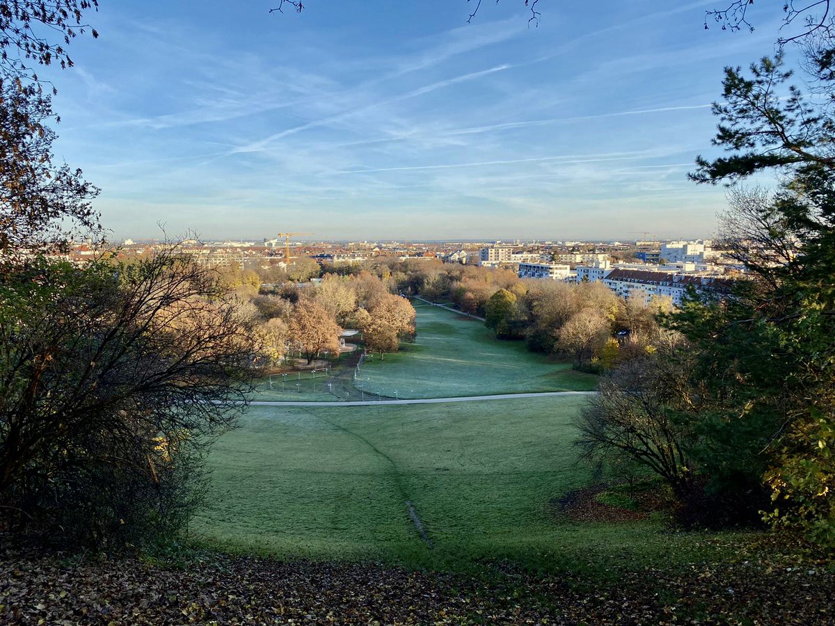 NewEurCollege's tweet photo. Do you feel it? 👃 Right, smells like #Friday!😃 How about a short #run tonight? 🏃 🏃♂️ 🏃♀️ Great! Try out these top spots in #Munich:
1️⃣ #Englischer Garten
2️⃣ #Olympiapark Loop
3️⃣ #Luitpoldpark Route
4️⃣ #Schlosspark Nymphenburg Route
5️⃣ #Westpark Loop https://t.co/iTXJCTvvBX