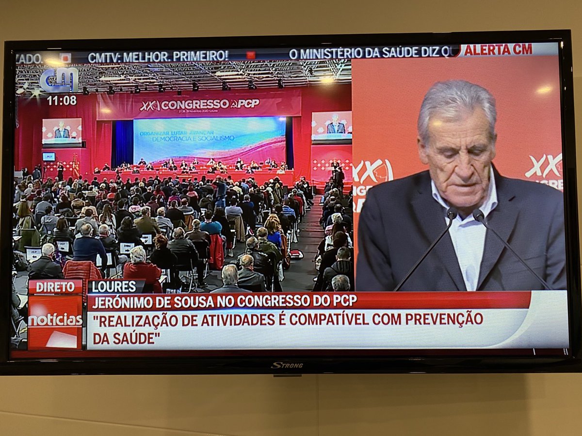 sofiahmatos's tweet photo. Um país subjugado às negociatas do Primeiro Ministro com o PCP para viabilizar o OE’21. 600 pessoas naquela sala. Muita vergonha alheia! https://t.co/HZm87G9iFF