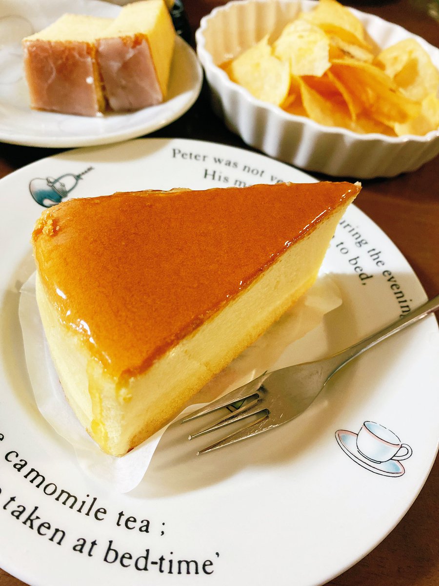 メイクル 菓子パ チーズケーキとポテトチップストリプルチーズ味 クラブハリエのバウムクーヘン じゃがりこのチーズ味も買いました メイクル 菓子パ チーズケーキとポテトチップストリプルチーズ味 クラブハリエのバウムクーヘン じゃがりこのチーズ味も買いました