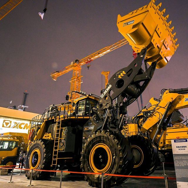 im_mining's tweet photo. Mining relevant products revealed by @XCMGGroup at #BaumaChina this week include the 35 t payload #electricdrive #XC9350 #wheelloader; #remotecontrol 3-boom #XTZ3200 jumbo & ultra-large #XTR8-500 #roadheader #futureofmining #BaumaChina2020 @baumaOfficial https://t.co/gvplheJVis https://t.co/i85Ckv5Wud