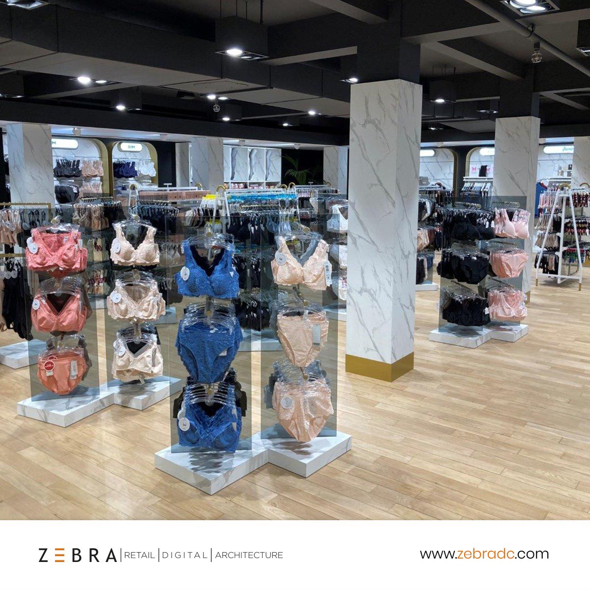 zebradc_es's tweet photo. Queremos acabar esta semana compartiendo con tod@s vosotr@s un nuevo éxito para ZEBRA retail | digital | architecture.

En esta ocasión hemos implantado la nueva imagen de la planta de lencería en el centro comercial @Pyreneesandorra 

+Info ▶️ https://t.co/qTpHpXK8p1

#zebradc https://t.co/smFztvtjVw