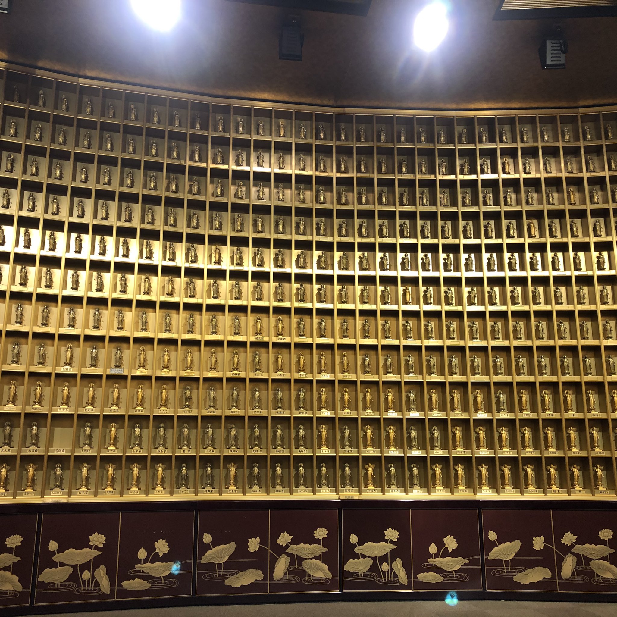 みーこ 大食い秘書 休日は茨城へ ずっと行きたかった牛久大仏 大仏様にお会いしてきました 心臓は終始バクッバク ときめきが止まりません 大仏の中はとても温かく 大仏様の優しさを感じました 心がうるうる潤ってる 牛久大仏