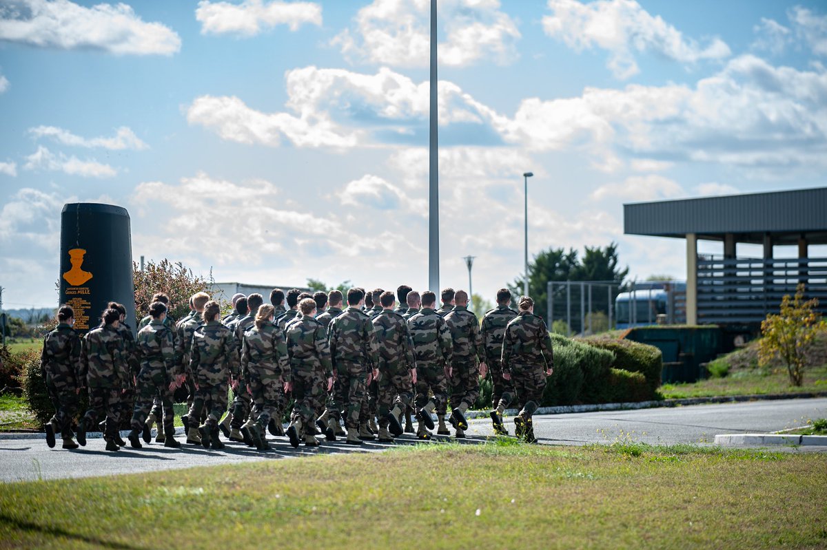 GardeNatFR's tweet photo. 📸Votez pour la #PhotoDuMois !
1. Présentation au drapeau de la FMIR @Armee_de_lair sur la #BA126 Ventiseri-Solenzara
2. Les réservistes du @Chefdecorps1REC au combat à #Canjuers
3. Entrainement à l'ordre serré de la #PMS @MarineNationale à #Houilles
À vos claviers ! ⬇️ https://t.co/MaUAbUkcup