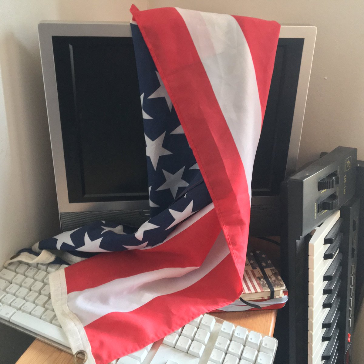 InTimeOfLight's tweet image. 👉🏼 Day 4/7 I've been nominated by @luluphooey 2 produce a picture a day for 7 days to illustrate my life (no people). U have 2 copy these words, add a photo and repeat the challenge. 2day I'm hoping that #MojoMan #CampsiesFan @hairymcnairy will
share his next 7 days?
#iGaveThanks