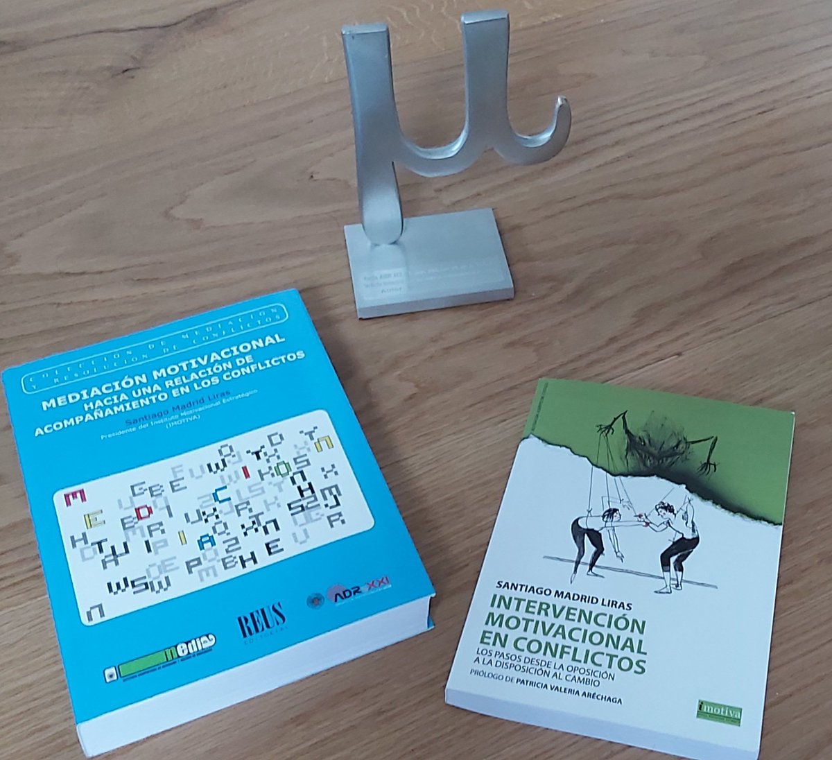 Santiago Madrid Liras, director de <a href="/revistamediacio/">Revista de Mediación</a>, desea agradecer públicamente a @AMMediadores  por el Premio AMMI 2020 a la INNOVACIÓN por su texto "Intervención motivacional en conflictos".

Y agradece a todos sus lectores por la apasionante acogida que ha recibido.