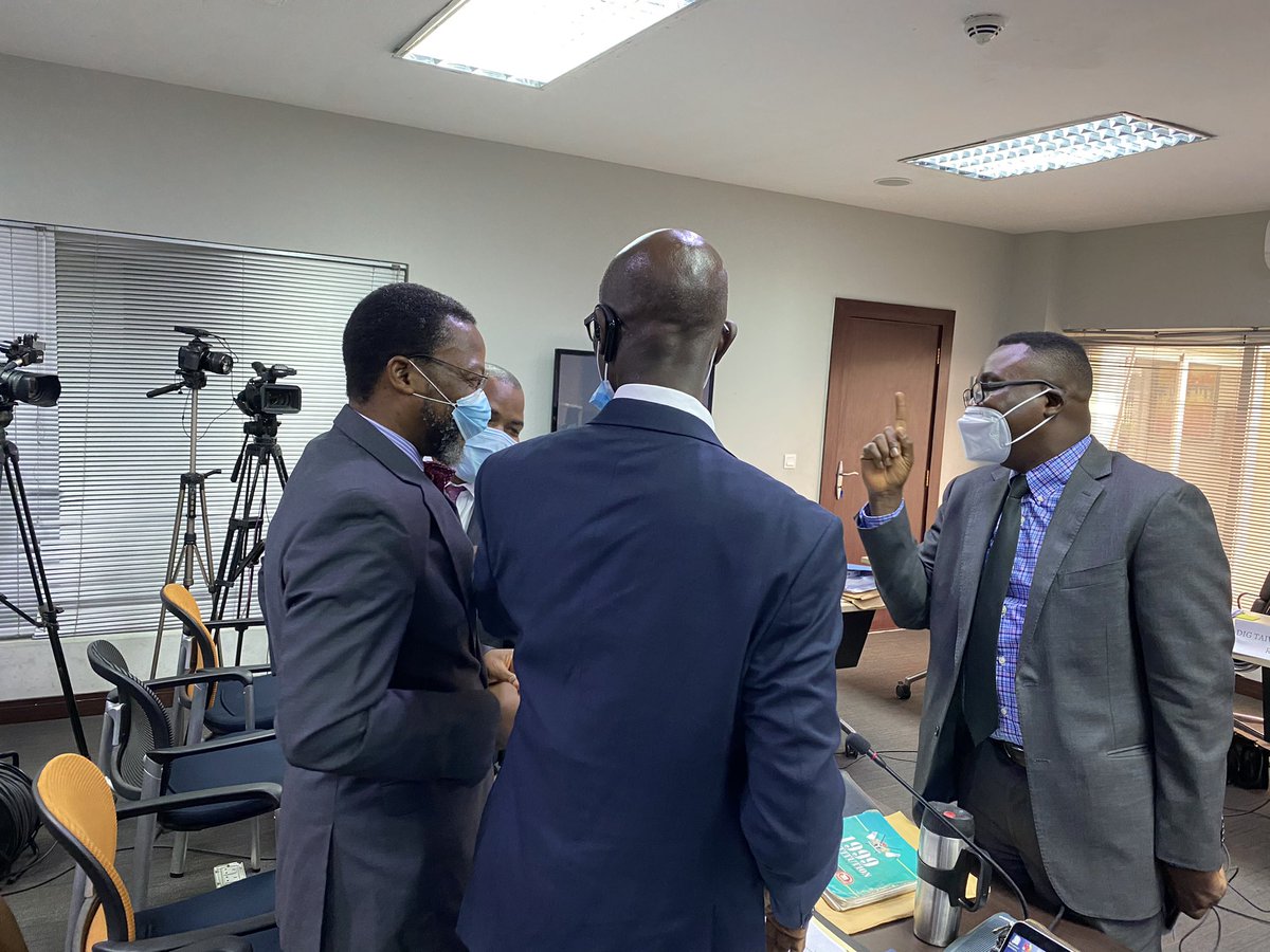 12:39 While the panel is on break, the lawyers are seriously at it. LCC/LASG arm wrestling with Fusika, Mr. O poring over his notes with the gang. In the meanwhile, Yung Thug came to apologise for being rule. Good on you, Yung Thug.