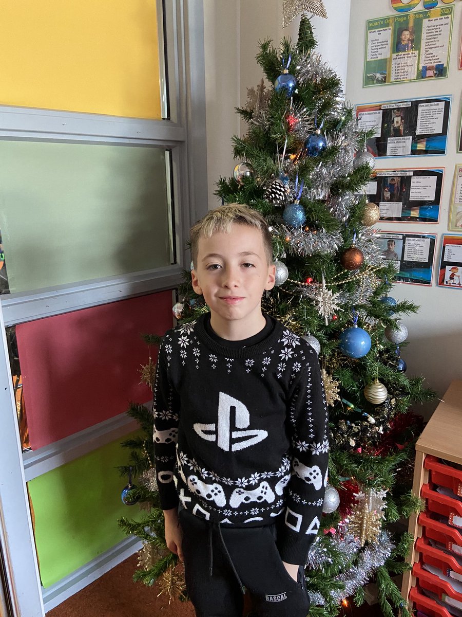 bhvcprimary's tweet photo. Annual Elf Day in full swing,let the Christmas celebrations begin! #ElfDay2020 #NurtureClass #FunTimes https://t.co/r09LKsgiPj