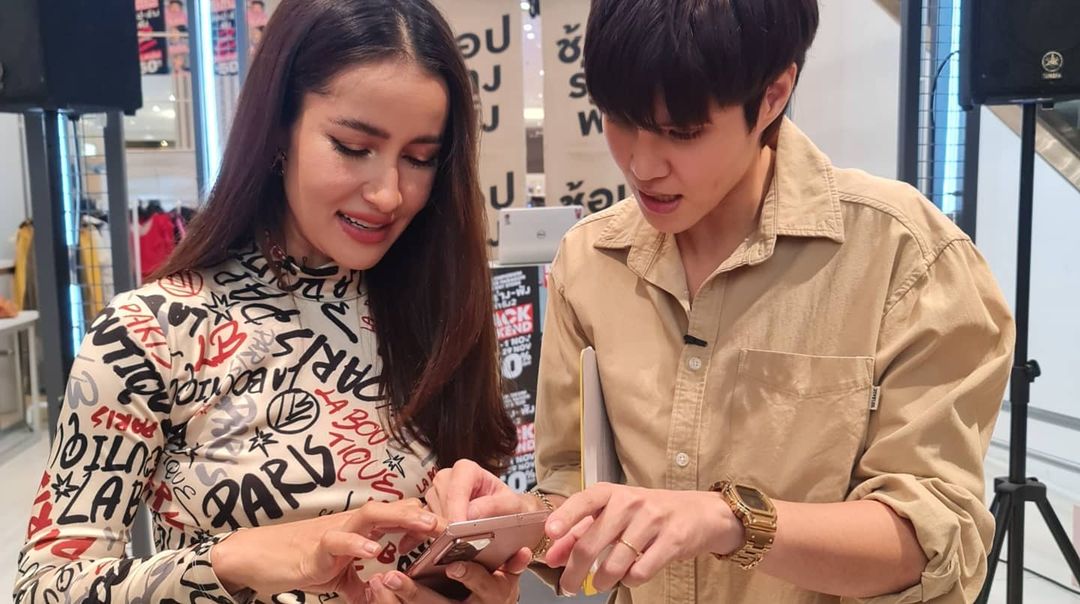 AnnethongCF's tweet photo. BLACKWEEKEND直播~ @AnneThong @jeab_lalana #annethong #annethongprasom #แอนทองประสม #jeablalana #jeab #annechinesefamily #annechinesefans #acf_love_annethong #annethongfc #dekannethong https://t.co/uLRszFkXyw