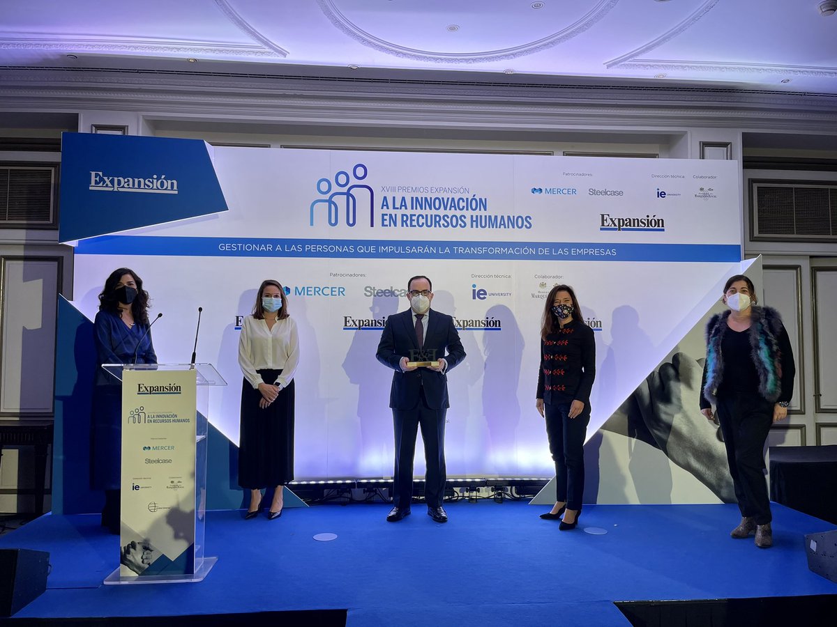 JLRiscoRojas's tweet photo. Gracias al diario @Exp_empleo @expansioncom por reconocer el proyecto de @EY_Spain en la gestión de smartworking y comunicación internar durante la pandemia. Toda la #eyfamily puede estar orgullosa del trabajo realizado por el equipo de #eytalent. #seguiremosimnovando https://t.co/3FKzEpWmrw