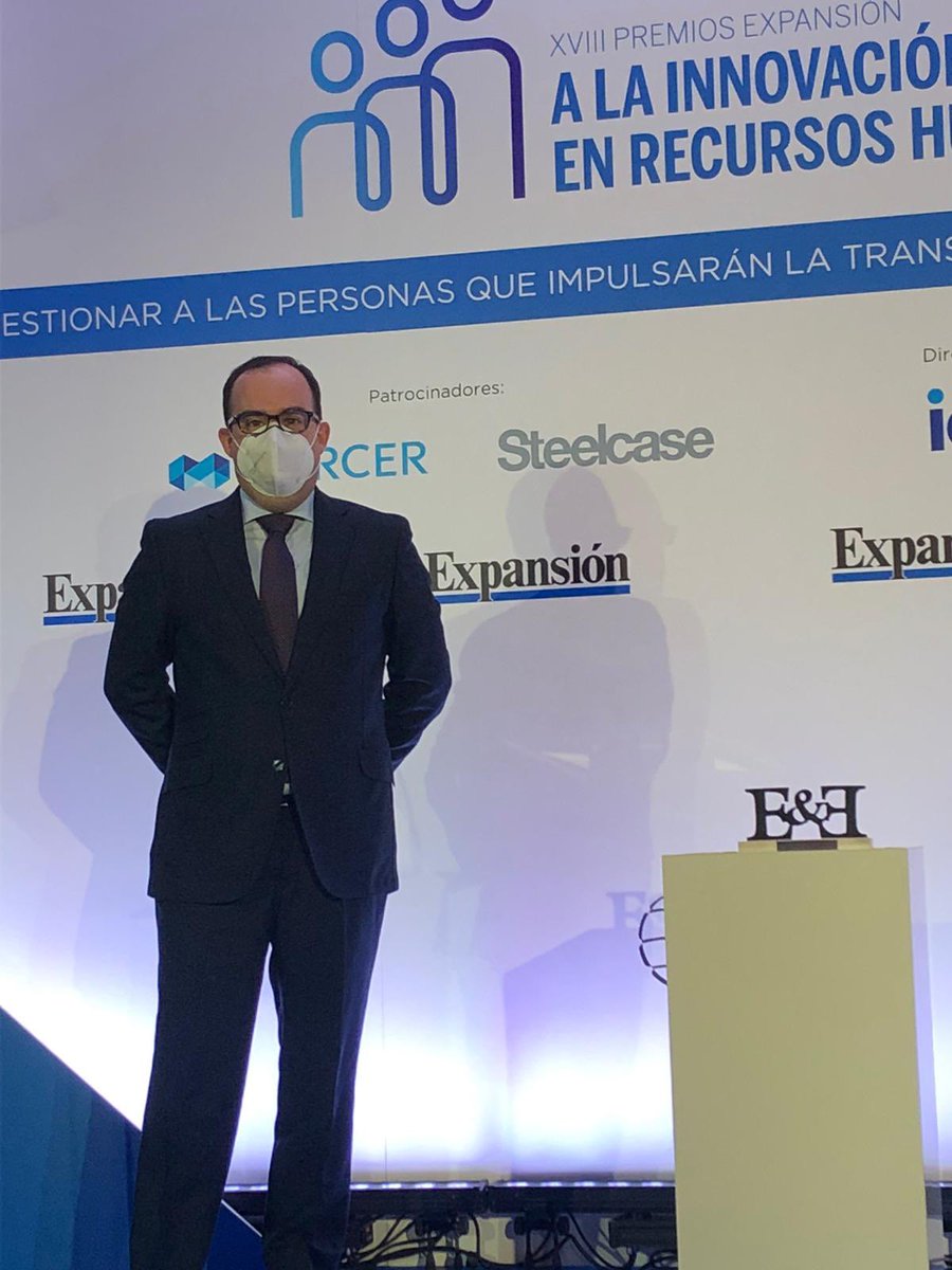 JLRiscoRojas's tweet photo. Gracias al diario @Exp_empleo @expansioncom por reconocer el proyecto de @EY_Spain en la gestión de smartworking y comunicación internar durante la pandemia. Toda la #eyfamily puede estar orgullosa del trabajo realizado por el equipo de #eytalent. #seguiremosimnovando https://t.co/3FKzEpWmrw