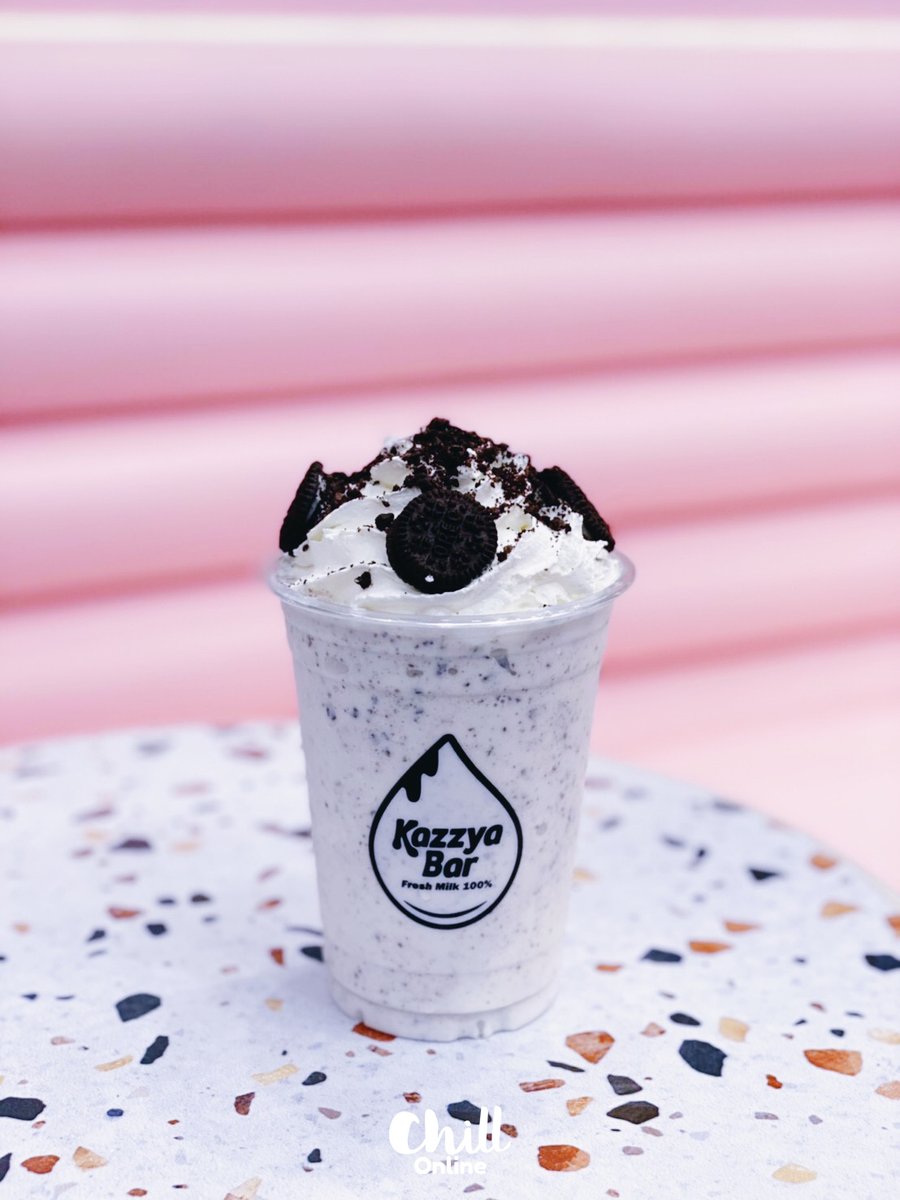 chillonofficial's tweet photo. 🐮KAZZYA BAR คาเฟ่นมของคนรักนม🐮

💟ร้านไอศครีมนมปั่นสุดคิ้วใจกลางสยาม
💟แนะนำ Oreo Cream Cheese ปั่น ละมุนเหมือนปุยนุ่น

▶️อ่านต่อ : https://t.co/2sM1Tg8v5t

🚊พิกัด : Siam Square One ชั้น 4

#KazzyaBar
#ChillOnline
#WorkHardChillHard
#รีวิวสยาม https://t.co/L5uKGI5kj4