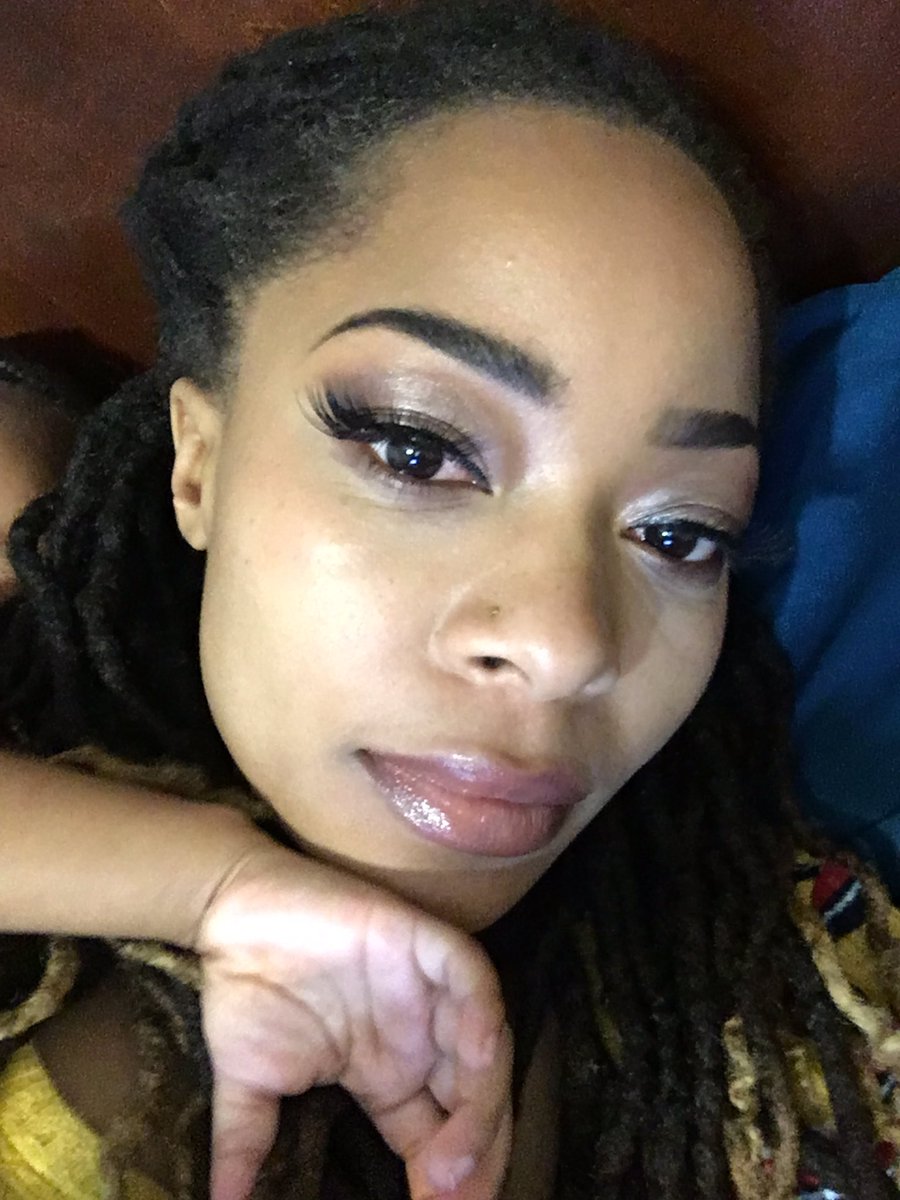 DaGeecheeGamer's tweet photo. Aight yβall help me out! Ima tryna hit #crayon cutie status but Iβm having the hardest time getting a good selfie!! Any tips on a good makeup #selfie?? Products used:
#bigboxof64 #blishbinder #contoursitionnotebook #sharpme #pecanpoppin #cleankisses #ibrowpomade @TheCrayonCase https://t.co/rztnrum1zr