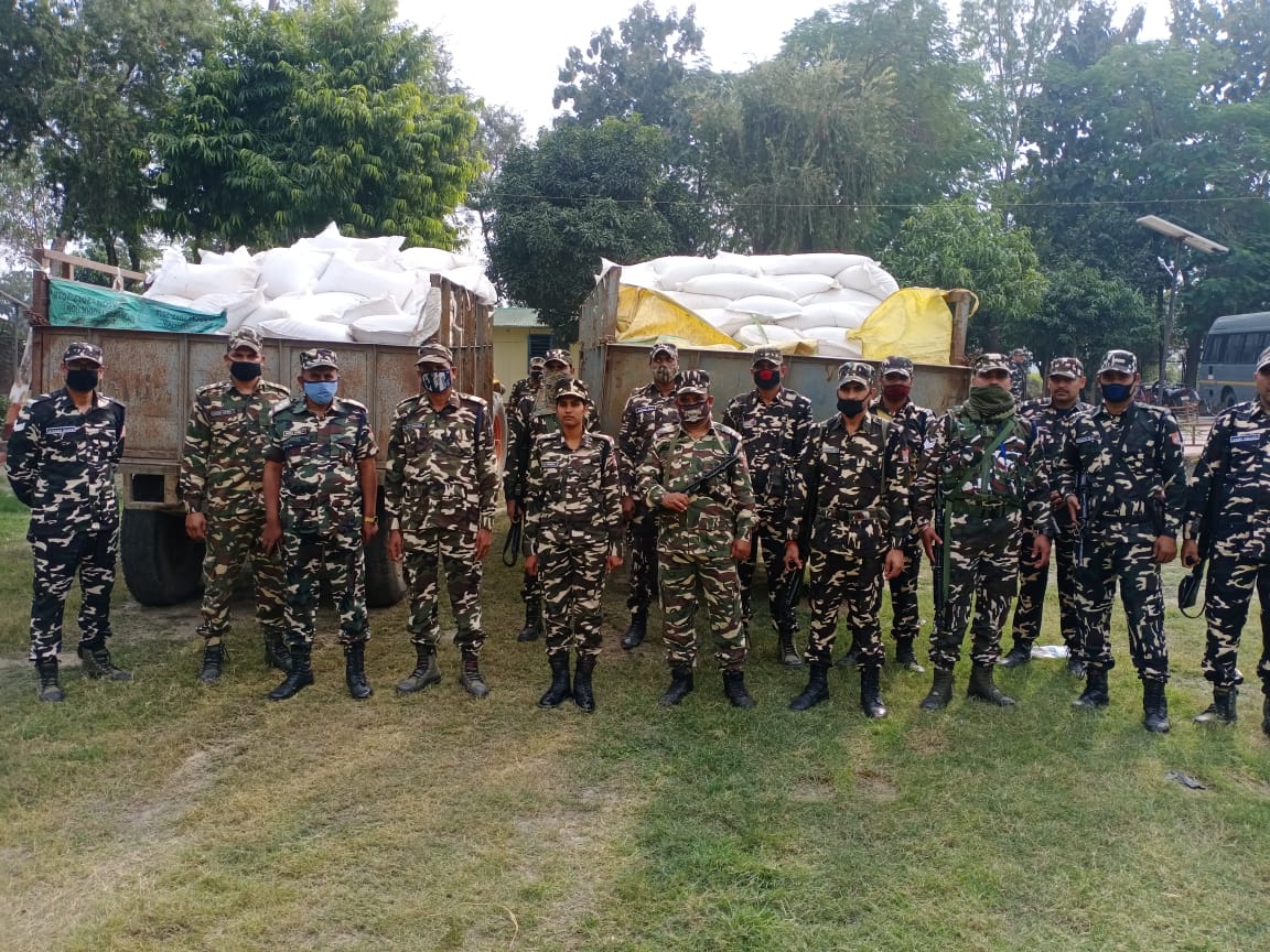 SSBFTRRANIKHET's tweet photo. सीमा चौकी कमलापुरी में एस०एस०बी० जवानों ने गस्त के दौरान 02 ट्रेक्टर ट्रालियों के साथ चाइनीज मटर की खेप बरामद कीI
@DGSSB 
@SSBFTRRanikhet https://t.co/ZfdV3ElvuE