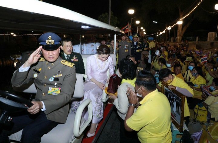 Monw22's tweet photo. สำหรับพระราชกรณียกิจด้านการศึกษาระดับอุดมศึกษาสมเด็จพระเจ้าอยู่หัวมหาวชิราลงกรณ บดินทรเทพยวรางกูร ทรงเสด็จพระราชดำเนินแทนพระองค์ไปพระราชทานปริญญาบัตรแก่บัณฑิตของมหาวิทยาลัยต่างๆ
#น้ำใจของคนไทยเป็นเลิศ https://t.co/E0JlgzfMhX