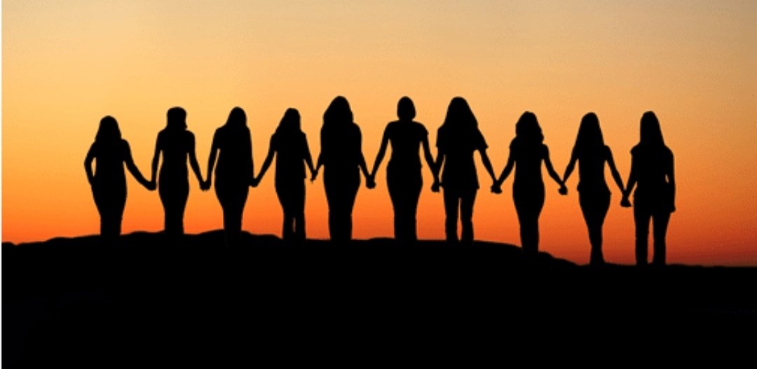 alevarone's tweet photo. #Famiglia.Un luogo dove tu possa essere te stesso. Il nostro gruppo di #amiche,di #sorelle funziona così. E quando una di noi ha bisogno,si fa quadrato.
Queste sono le mie amiche.
E stamattina, per l'ennesima volta, siamo state una famiglia.Beh, siamo #Issime mica per ride https://t.co/GPgvDLu7Ma
