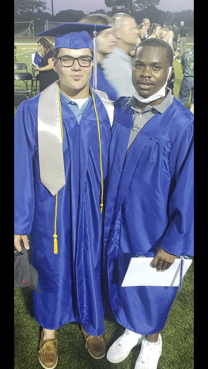 LisaMuxo's tweet photo. Our hearts are broken 💔 Scooter...thank you for being a wonderful friend, classmate and teammate to Timmy. Once a Dragon always a Dragon. 🐉🏈💚Brothers for Life. Rest in peace sweet angel. https://t.co/e2nmq0tZUR