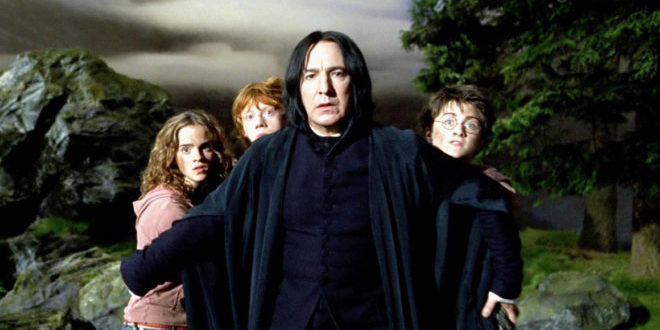 LadyHiddleston's tweet photo. Non ho potuto commentarlo ieri sera , lo faccio stamattina 
Una delle scene di Harry Potter che amo di più : Severus Piton che senza esitazione fa da scudo al golden trio 🥺❤✨

#HarryPotter https://t.co/3h4A61wVt3