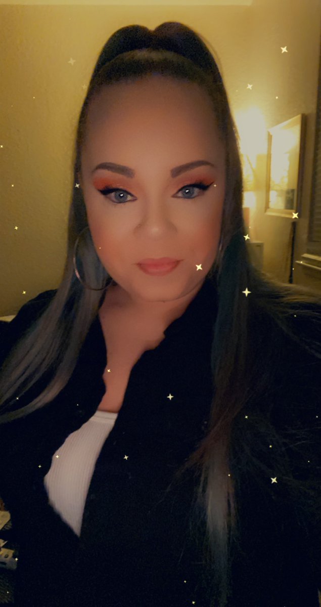 ladykeys0609's tweet photo. @boxycharm &amp; everything on my face is from @boxycharm definitely loving this @Natasha_Denona pallete and @marcjacobs eyeliner https://t.co/joJBSao0bu