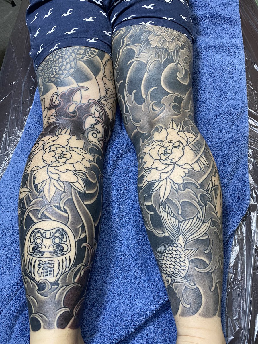 彫つな一門 姫路刺青師 龍景 どんぶり縁起物 足の額の暈し進めました お疲れ様でした T Co W7ns9bjdwa