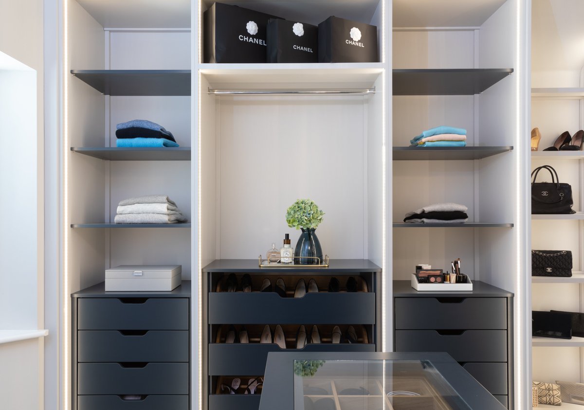 Sensio_Ltd's tweet photo. A beautiful walk in wardrobe space given that finishing touch with the Sensio Viva flexible strip light diffused in our recessed profile for a seamless finish.
Wardrobes don't get much more WOW than this!
#MakingLightingSimple #bedroomlighting #kitchenlighting #sensiolighting https://t.co/cL1Wgunwhx
