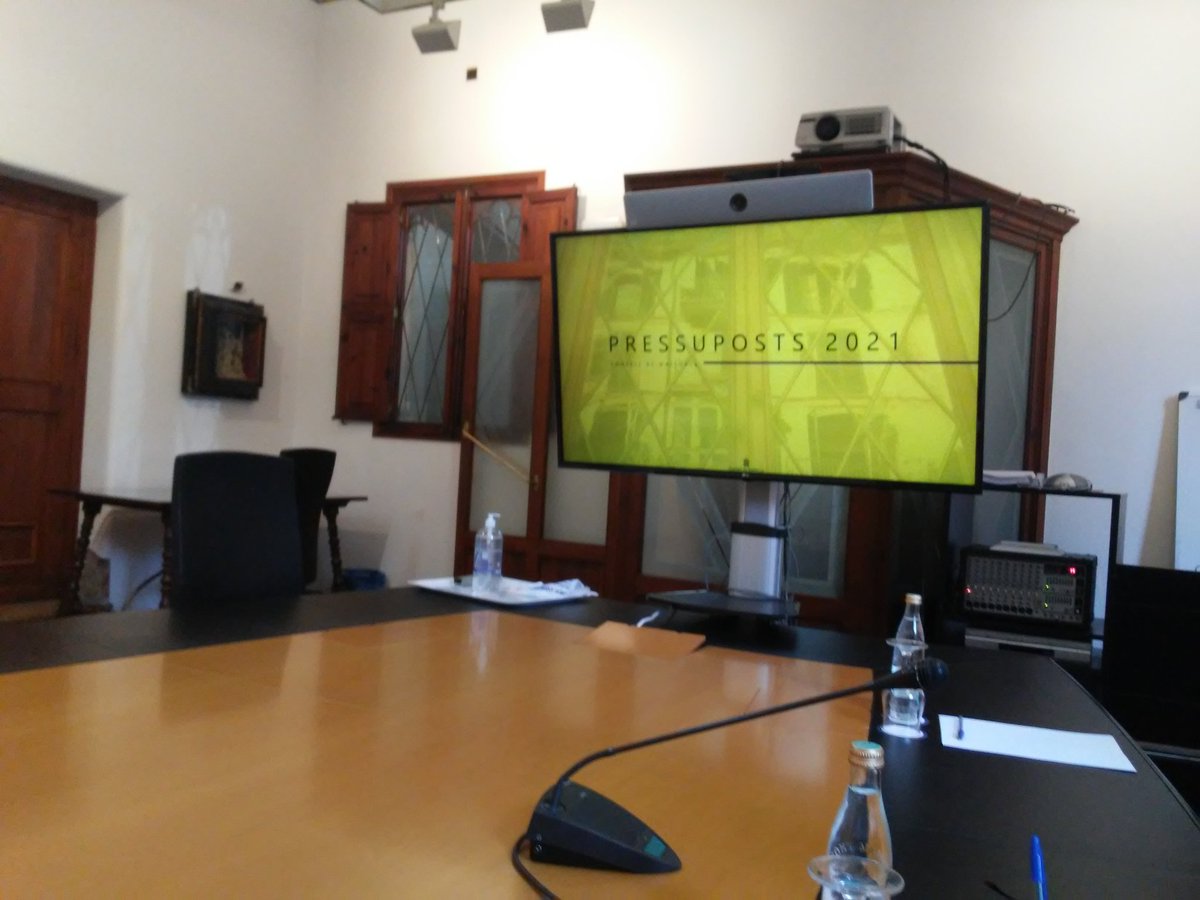 IllesEapn's tweet photo. Al @ConselldeMca, a la presentació dels pressuposts 2021. Treballarem perquè serveixin per acabar amb la pobresa i l'exclusió. #ContralaPobresa #FentXarxa #TSSIB https://t.co/pWGisL53fB